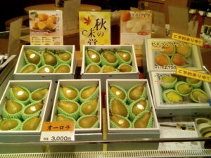 西洋梨の売り場がにぎわっています♪