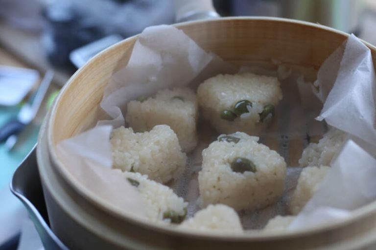 せいろで蒸されたががちゃおこわ