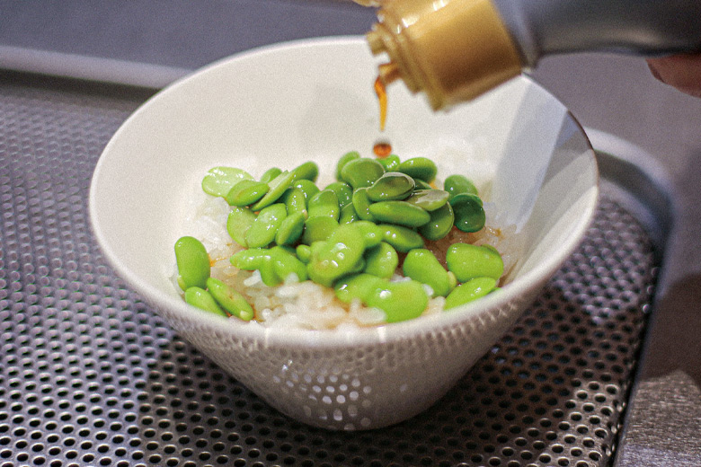 豆はじきごはん